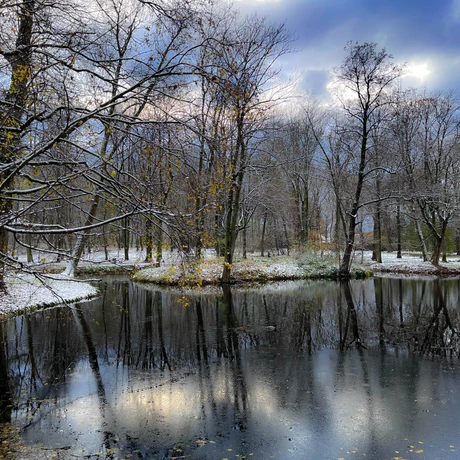 Zima 2023. Pierwszy śnieg w Rzeszowie [Park im. Szafera] - fot 9